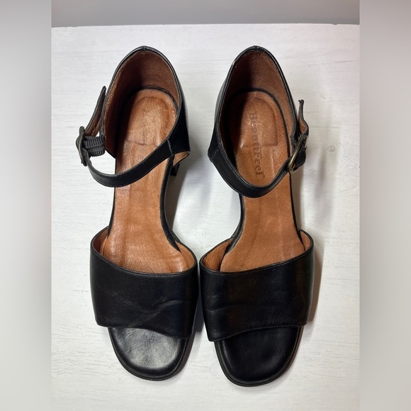 Beautifeel Black Leather Block Heel Stuart Toe Sandal - Picture 3 of 9